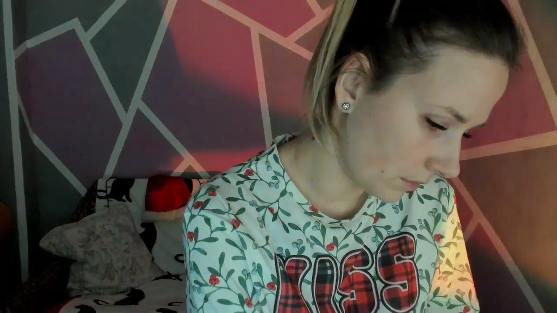 Gallery image thumbnail from Sexy_Ukr's myfreecams stream on, 12/15/2023, 16:41 image 3 of 20