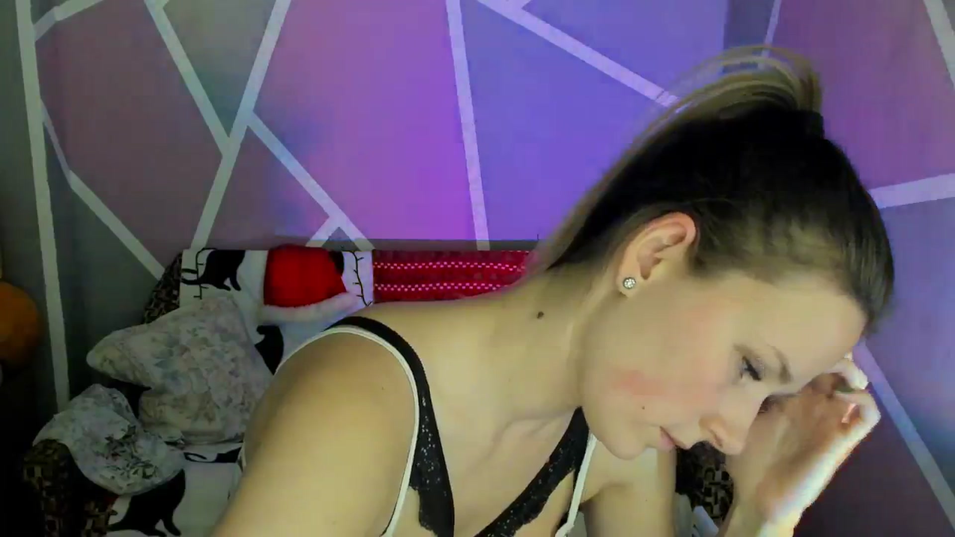 Gallery image thumbnail from Sexy_Ukr's myfreecams stream on, 12/15/2023, 19:16 image 14 of 20