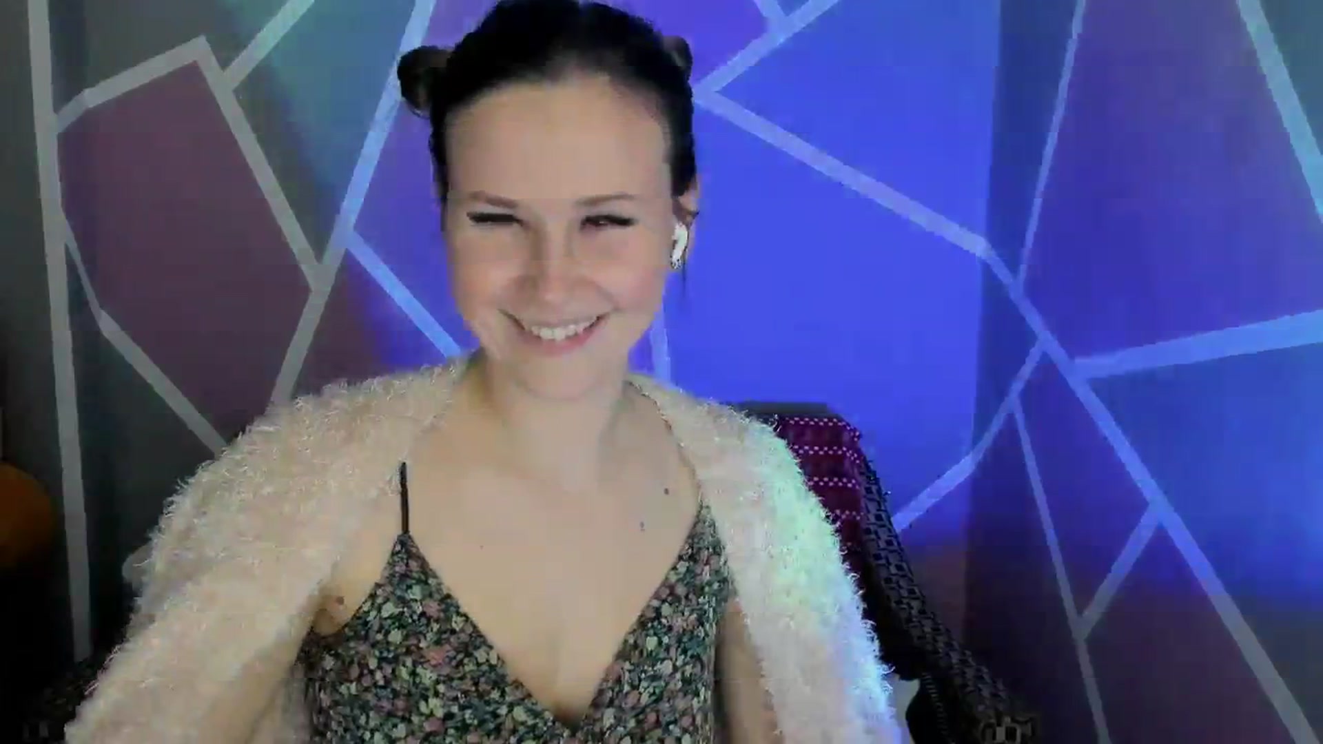 Gallery image thumbnail from Sexy_Ukr's myfreecams stream on, 12/17/2023, 18:56 image 14 of 20