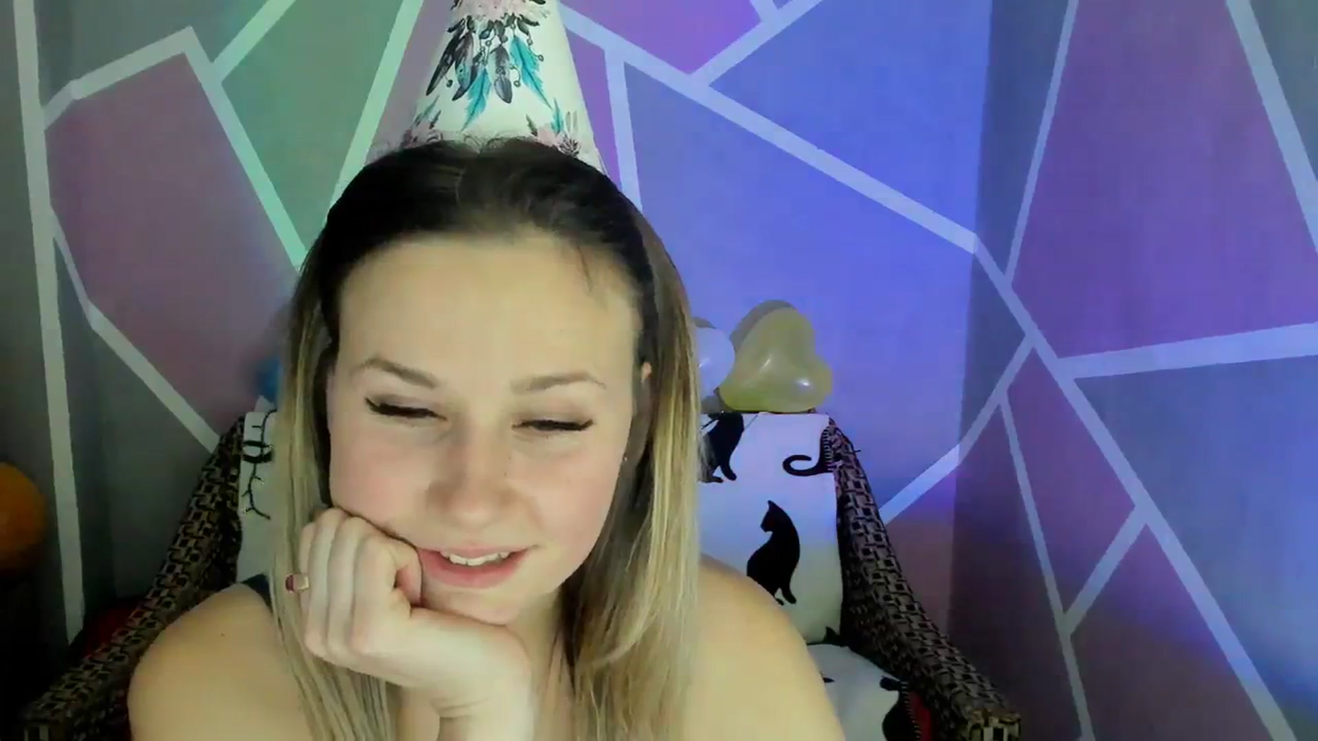 Gallery image thumbnail from Sexy_Ukr's myfreecams stream on, 02/06/2024, 19:15 image 14 of 20