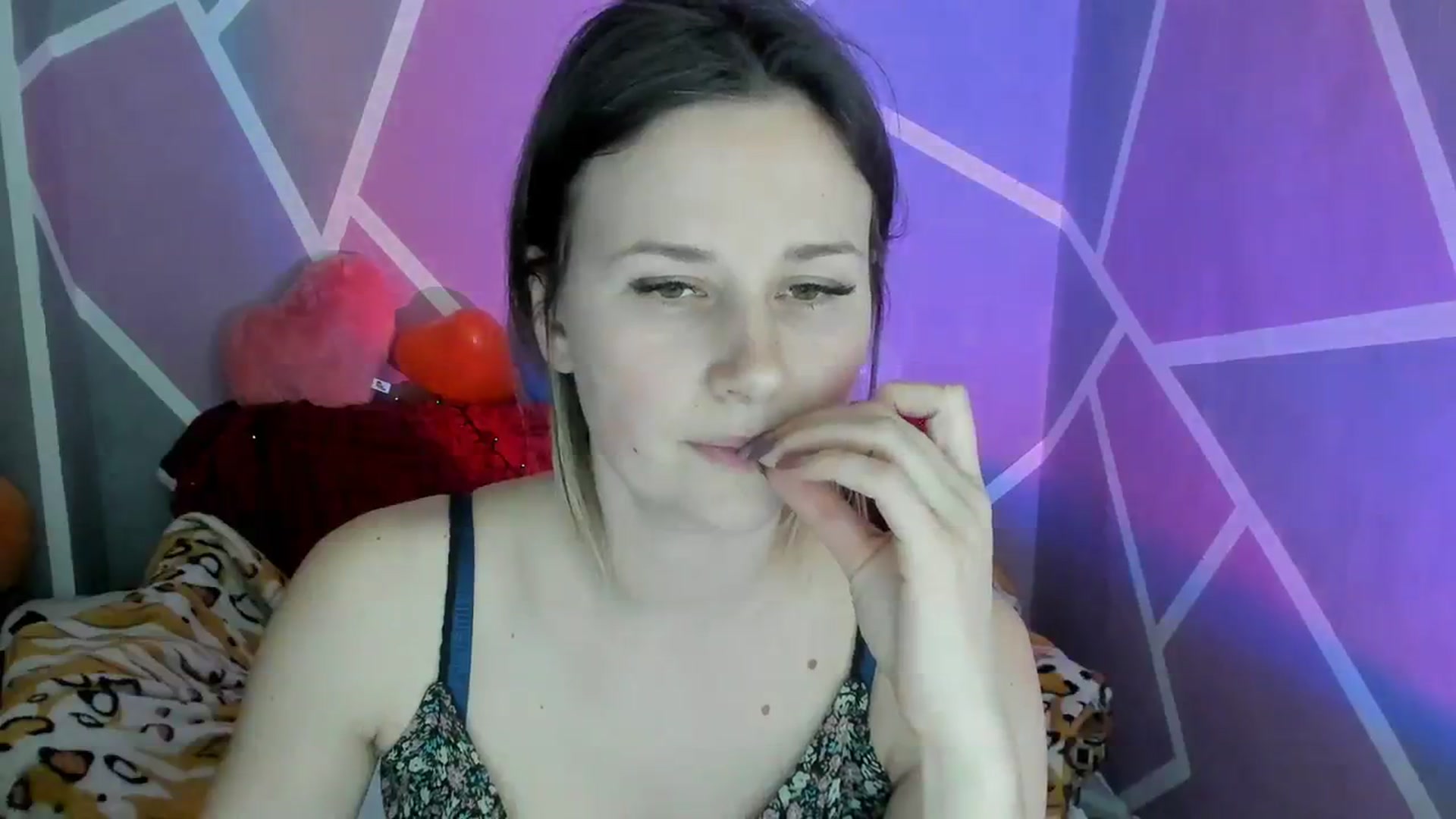 Gallery image thumbnail from Sexy_Ukr's myfreecams stream on, 03/08/2024, 18:09 image 6 of 20