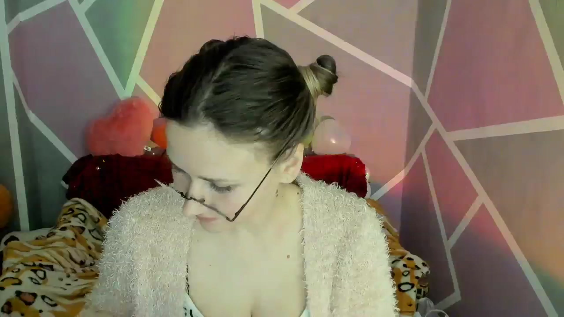 Gallery image thumbnail from Sexy_Ukr's myfreecams stream on, 03/10/2024, 16:33 image 6 of 20