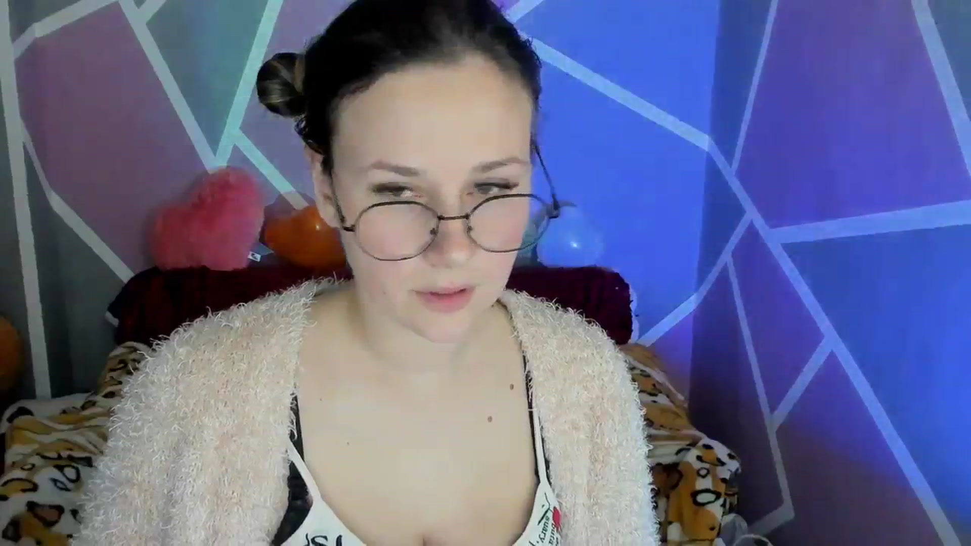 Gallery image thumbnail from Sexy_Ukr's myfreecams stream on, 03/10/2024, 18:24 image 6 of 20