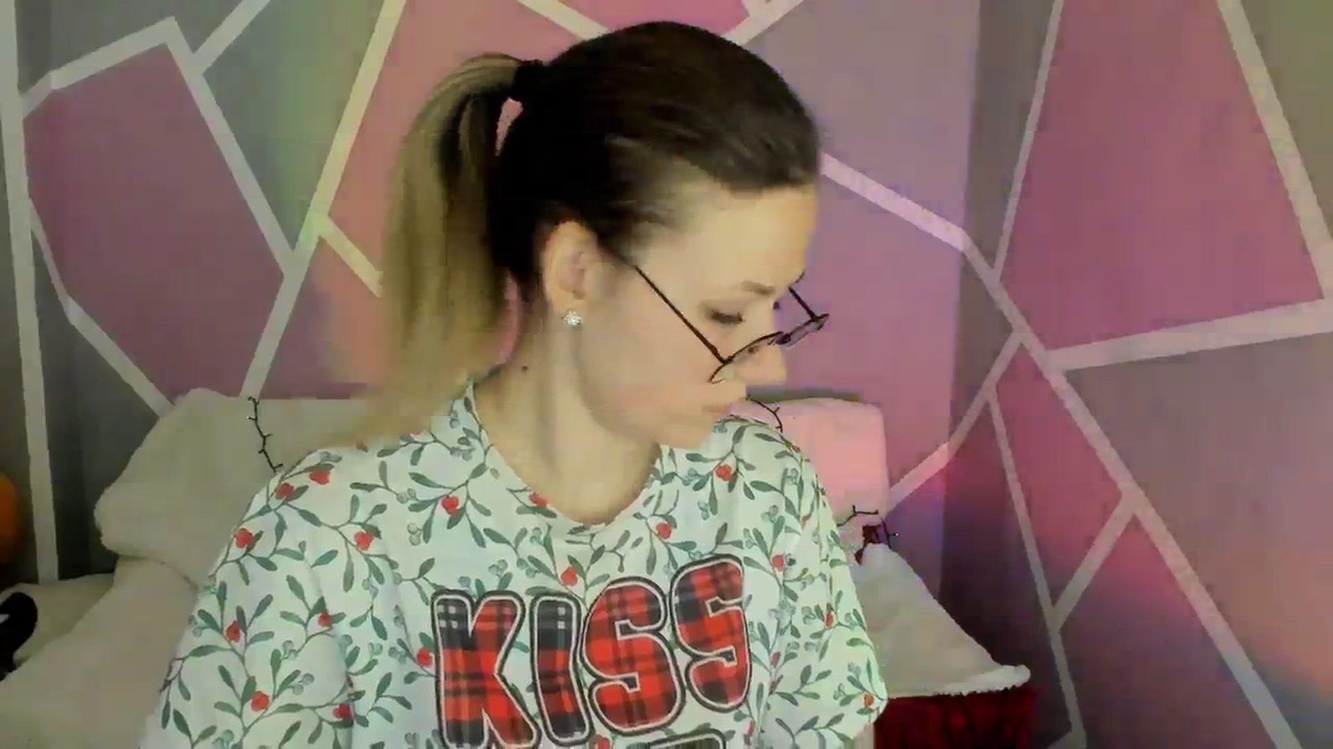 Gallery image thumbnail from Sexy_Ukr's myfreecams stream on, 04/06/2024, 16:07 image 6 of 20