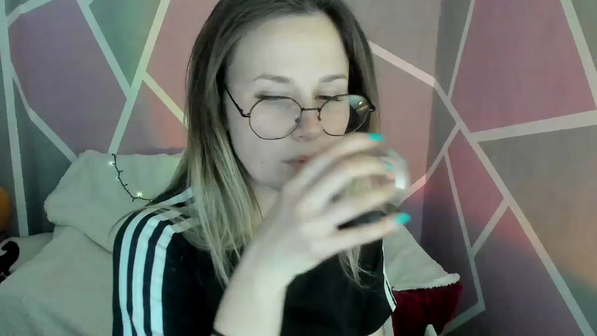 Gallery image thumbnail from Sexy_Ukr's myfreecams stream on, 04/08/2024, 18:13 image 14 of 20