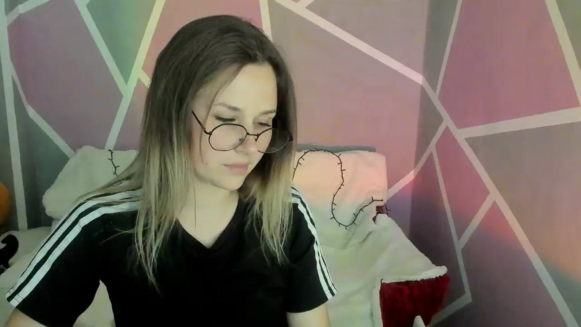 Gallery image thumbnail from Sexy_Ukr's myfreecams stream on, 04/08/2024, 18:13 image 16 of 20