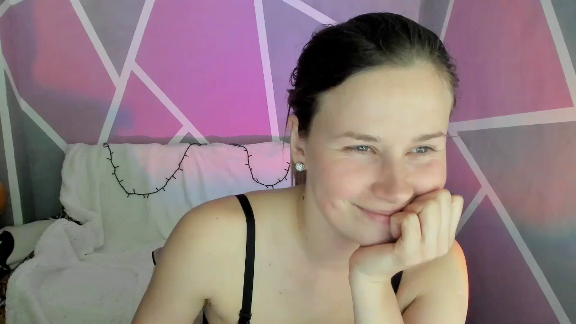 Gallery image thumbnail from Sexy_Ukr's myfreecams stream on, 04/28/2024, 18:59 image 19 of 20