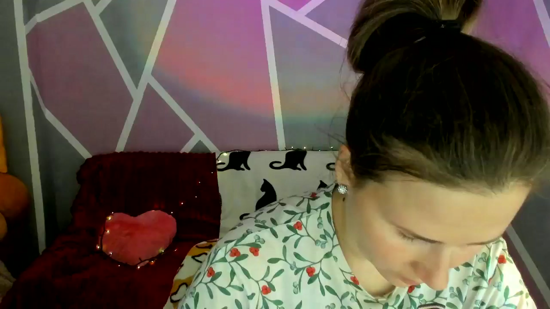 Gallery image thumbnail from Sexy_Ukr's myfreecams stream on, 05/31/2024, 18:25 image 1 of 20