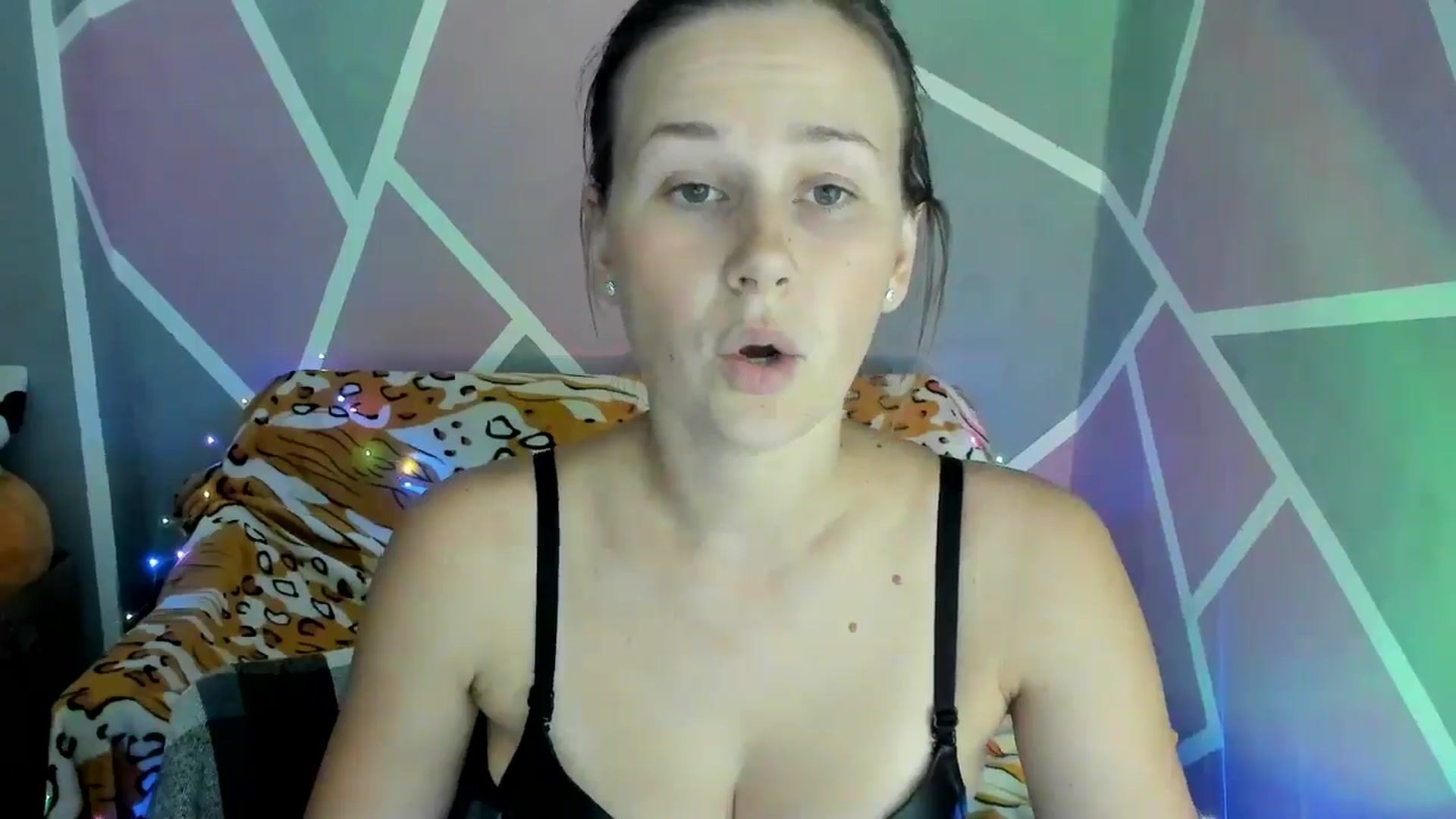 Gallery image thumbnail from Sexy_Ukr's myfreecams stream on, 09/07/2024, 18:19 image 17 of 20