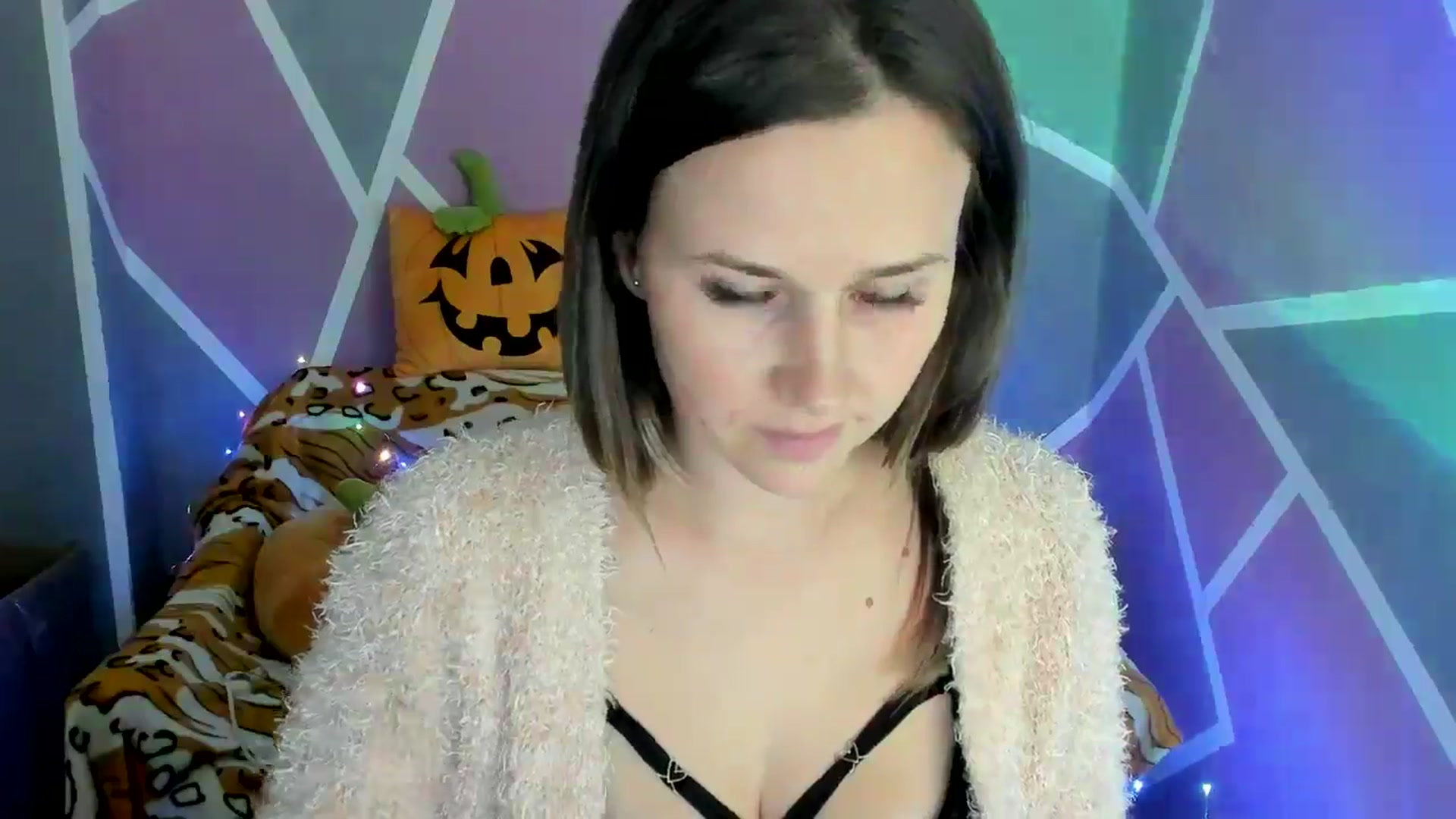Gallery image thumbnail from Sexy_Ukr's myfreecams stream on, 10/20/2024, 17:36 image 20 of 20