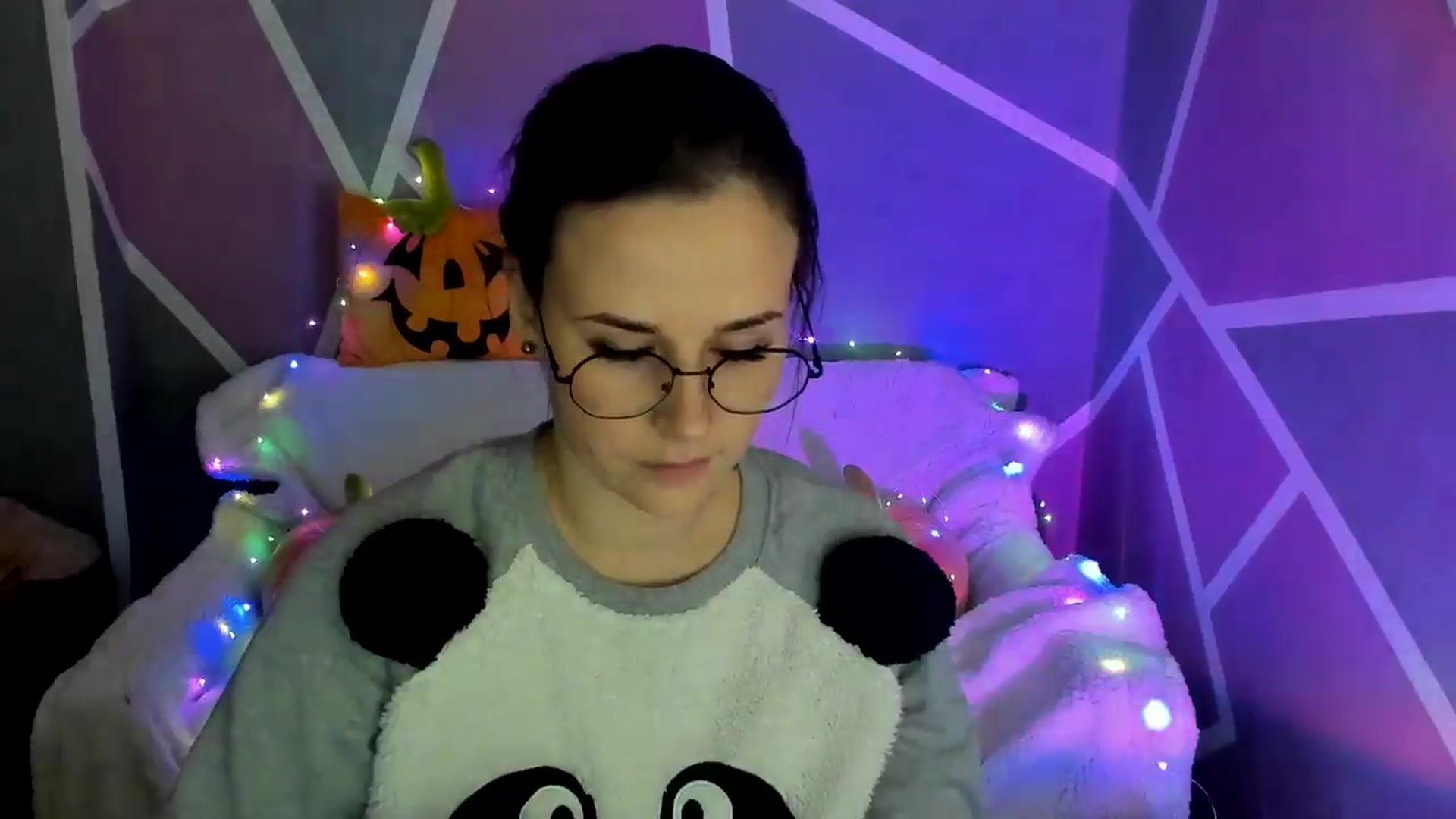 Gallery image thumbnail from Sexy_Ukr's myfreecams stream on, 10/31/2024, 18:03 image 15 of 20