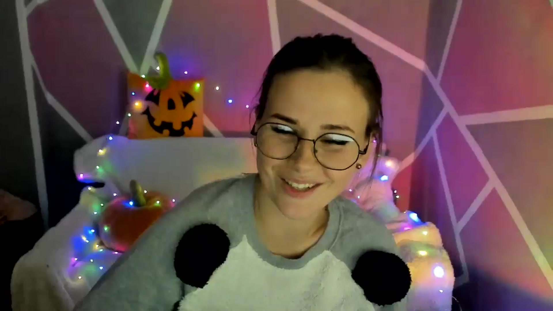 Gallery image thumbnail from Sexy_Ukr's myfreecams stream on, 10/31/2024, 18:03 image 17 of 20