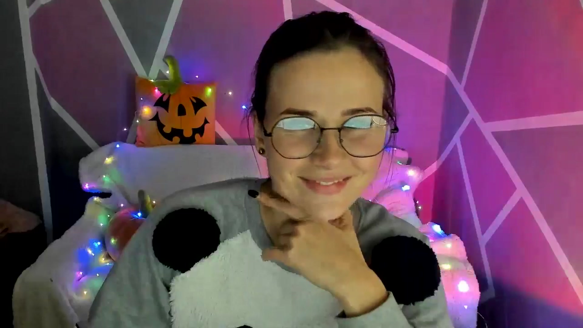 Gallery image thumbnail from Sexy_Ukr's myfreecams stream on, 10/31/2024, 18:03 image 20 of 20