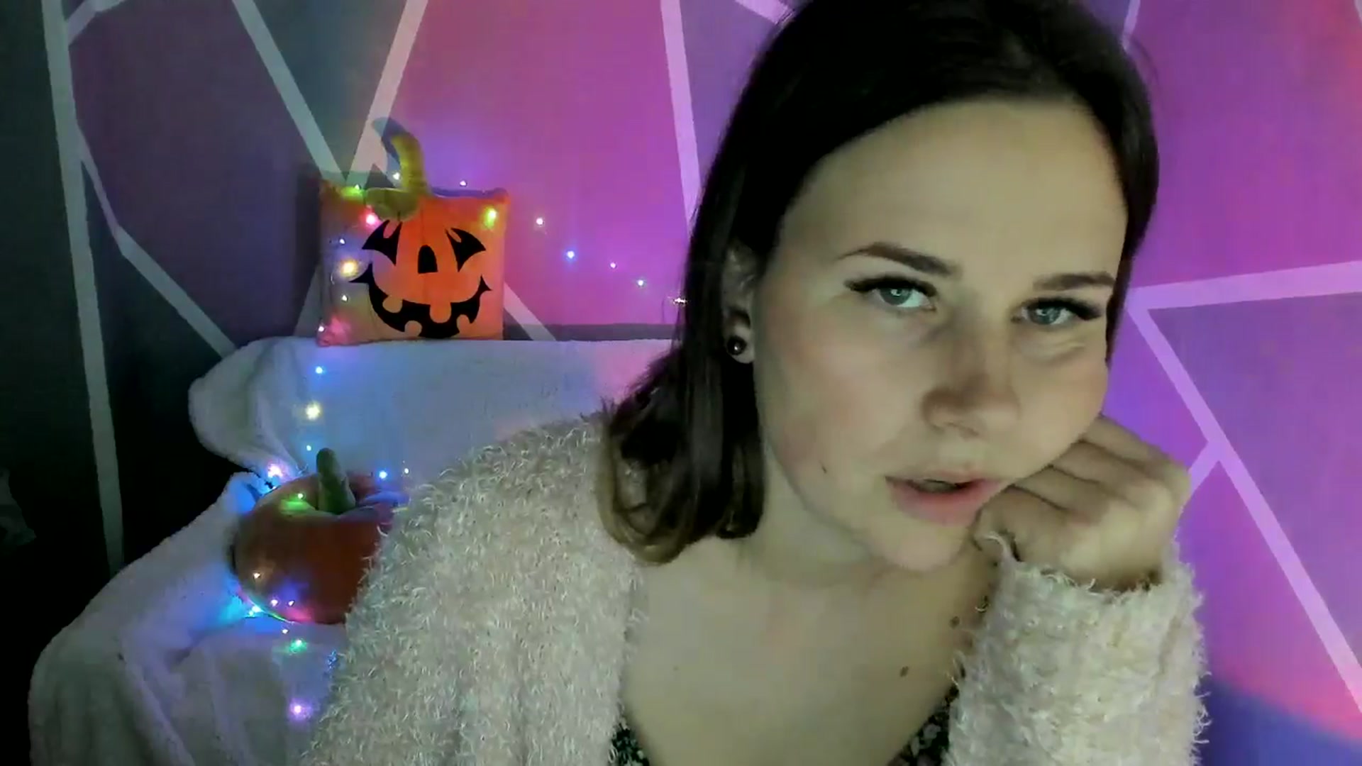 Gallery image thumbnail from Sexy_Ukr's myfreecams stream on, 11/02/2024, 17:10 image 2 of 20