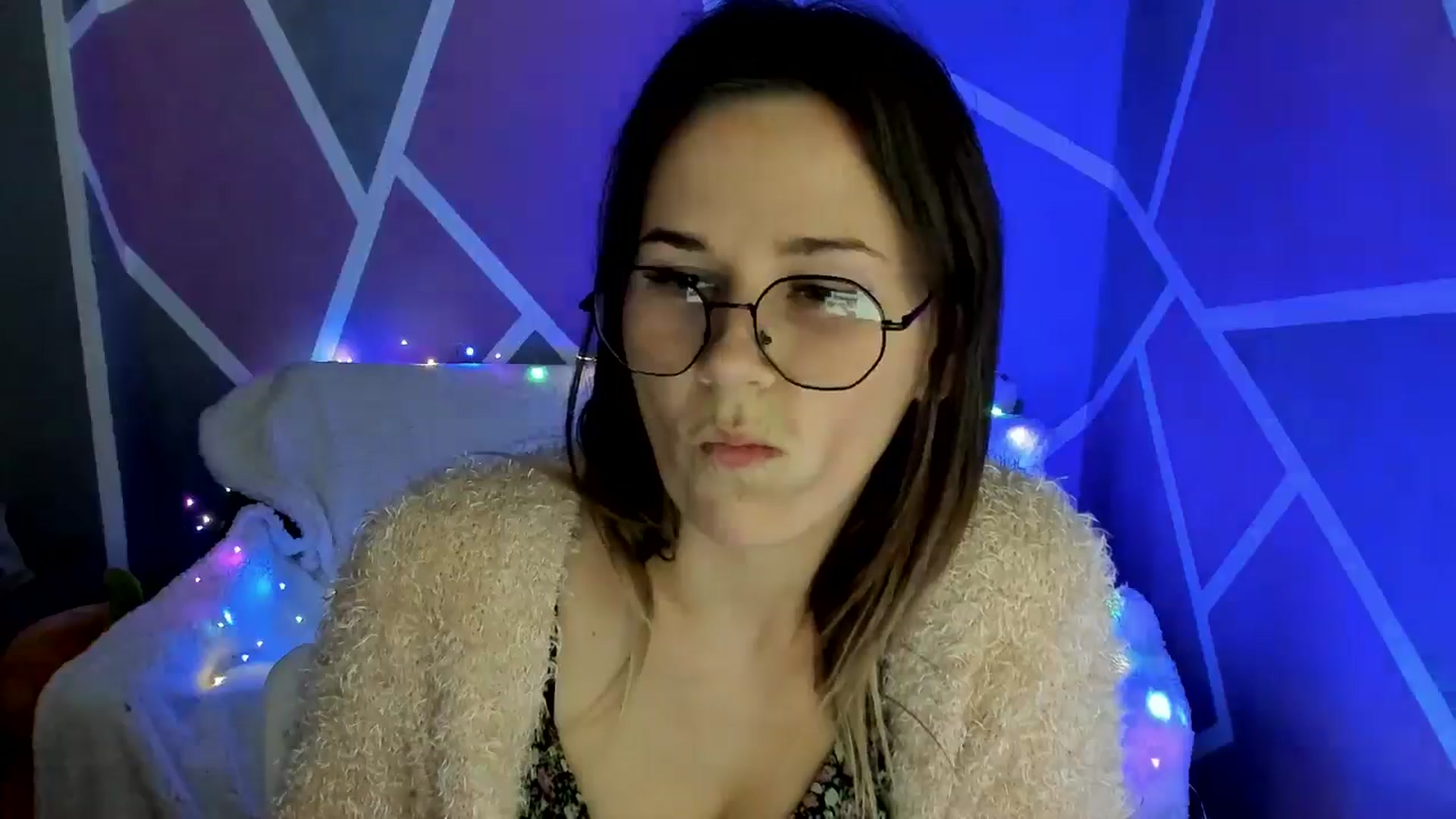 Gallery image thumbnail from Sexy_Ukr's myfreecams stream on, 11/12/2024, 17:52 image 17 of 20