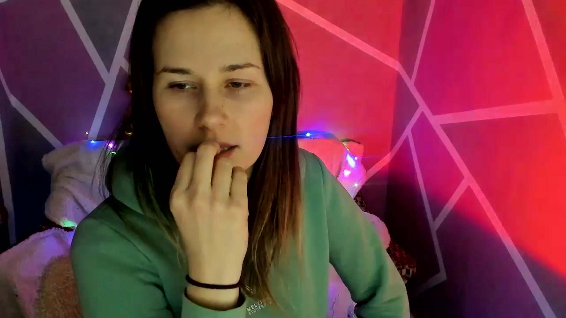 Gallery image thumbnail from Sexy_Ukr's myfreecams stream on, 01/22/2025, 17:38 image 18 of 20