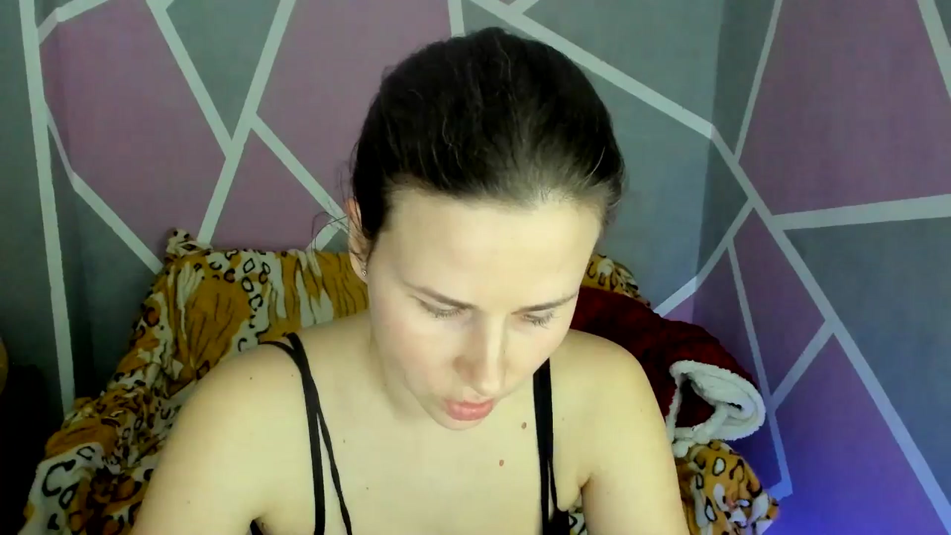 Gallery image thumbnail from Sexy_Ukr's myfreecams stream on, 04/04/2025, 17:57 image 14 of 20