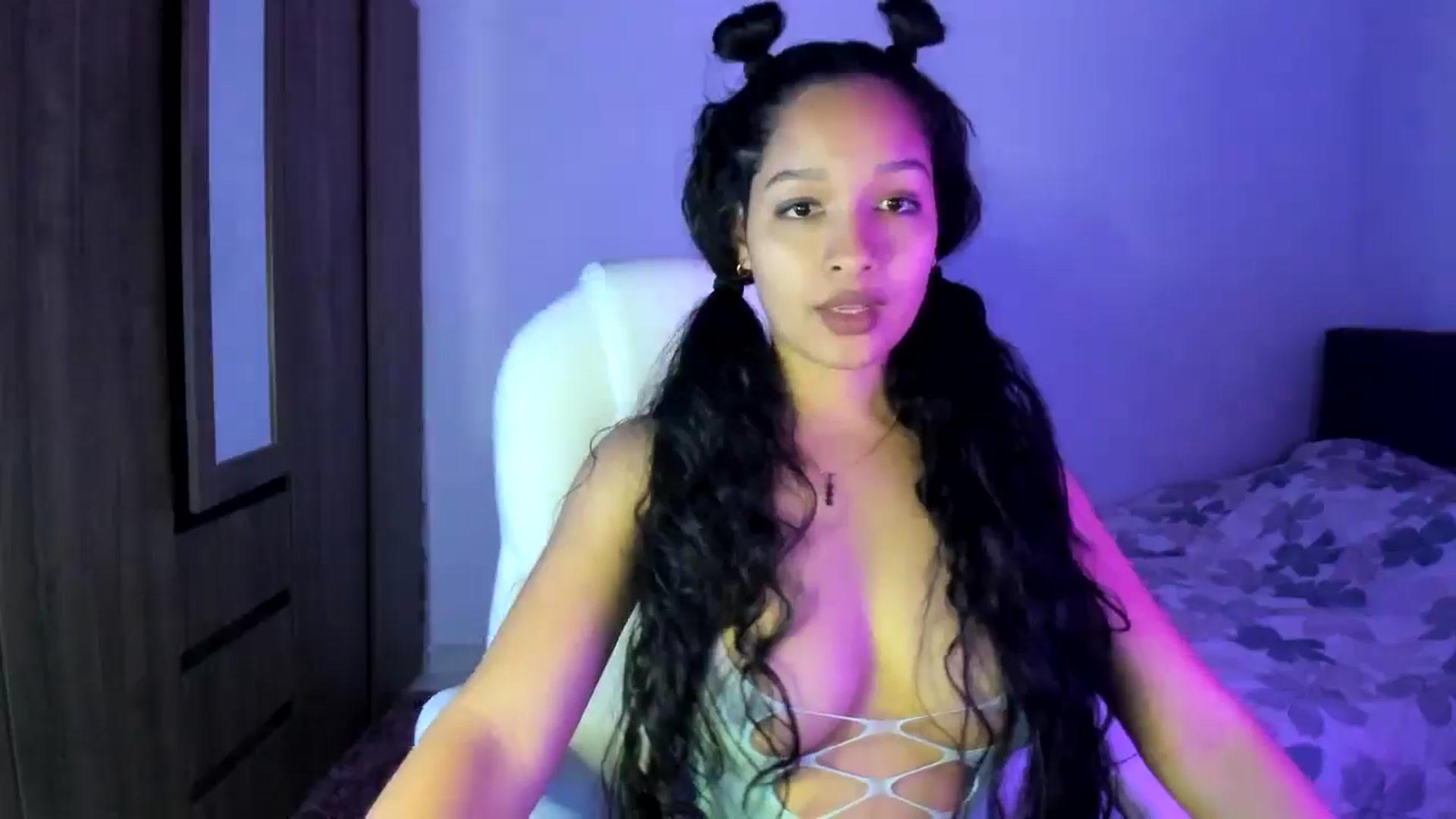 Gallery image thumbnail from Sexy_latina69's myfreecams stream on, 12/18/2024, 08:11 image 11 of 20