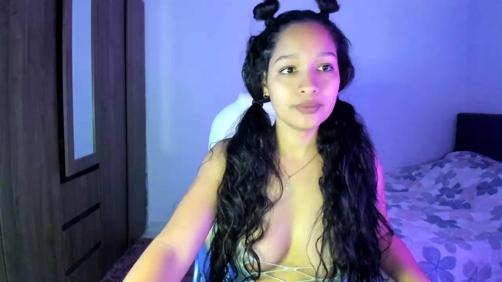 Gallery image thumbnail from Sexy_latina69's myfreecams stream on, 12/18/2024, 08:11 image 19 of 20