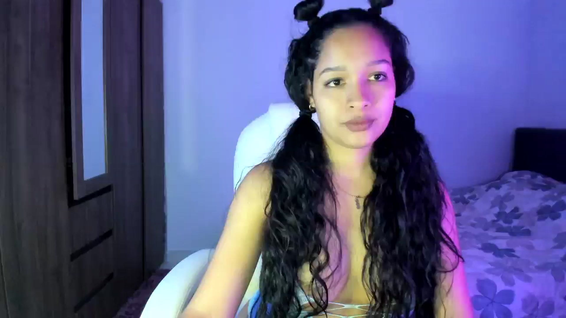 Gallery image thumbnail from Sexy_latina69's myfreecams stream on, 12/18/2024, 09:59 image 5 of 20