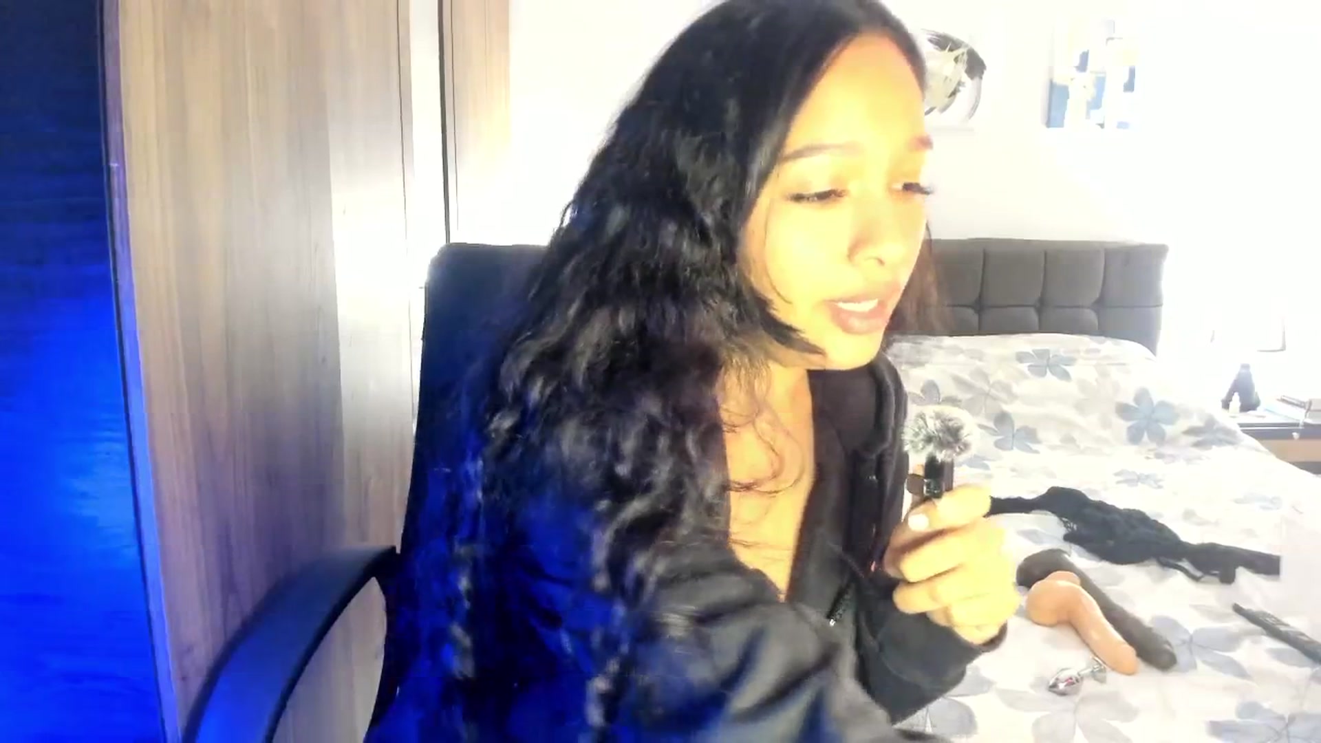 Gallery image thumbnail from Sexy_latina69's myfreecams stream on, 07/26/2025, 12:29 image 12 of 20