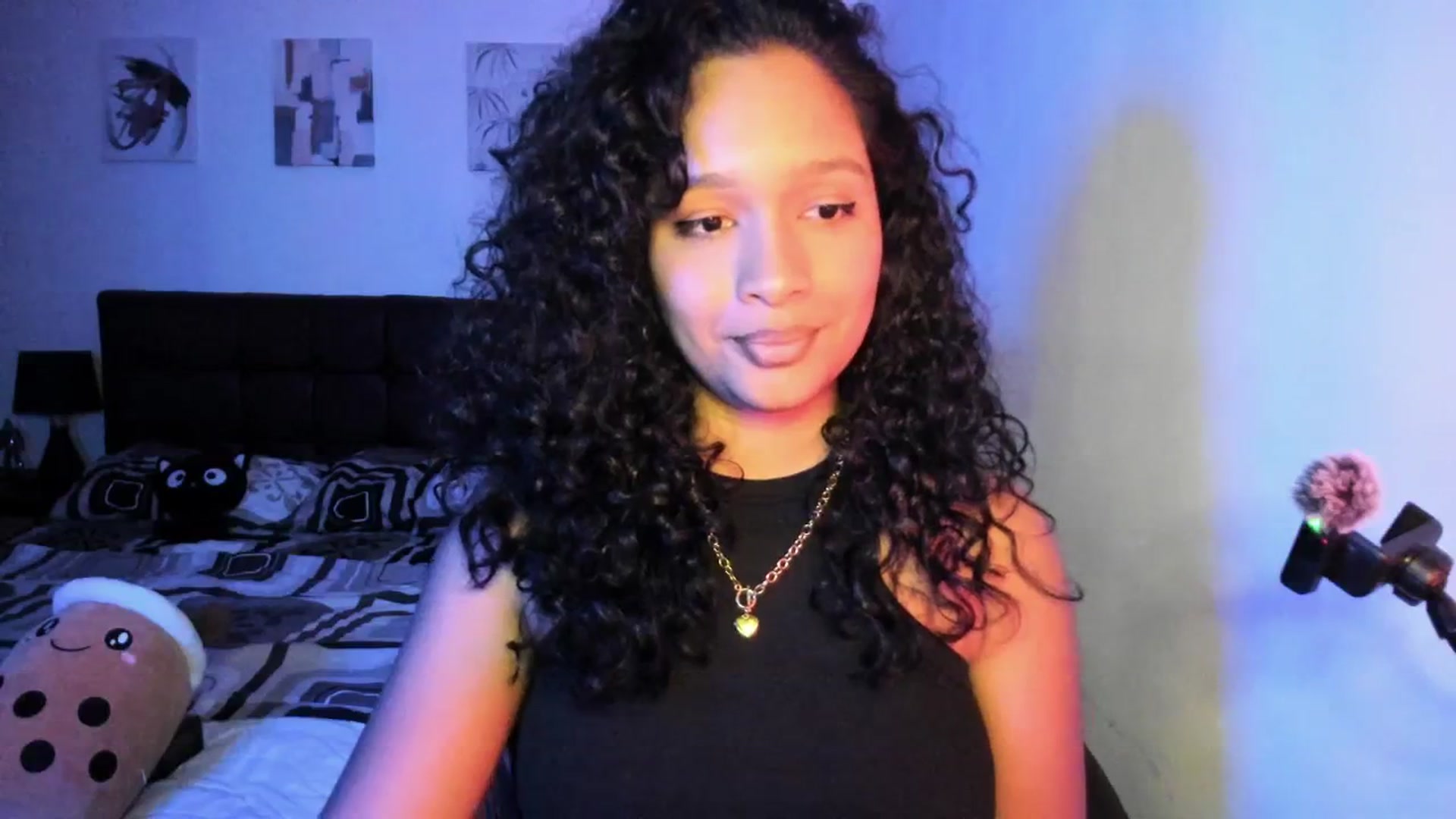 Gallery image thumbnail from Sexy_latina69's myfreecams stream on, 04/13/2026, 07:12 image 9 of 20