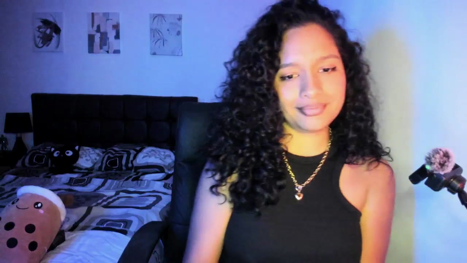 Gallery image thumbnail from Sexy_latina69's myfreecams stream on, 04/13/2026, 07:12 image 17 of 20