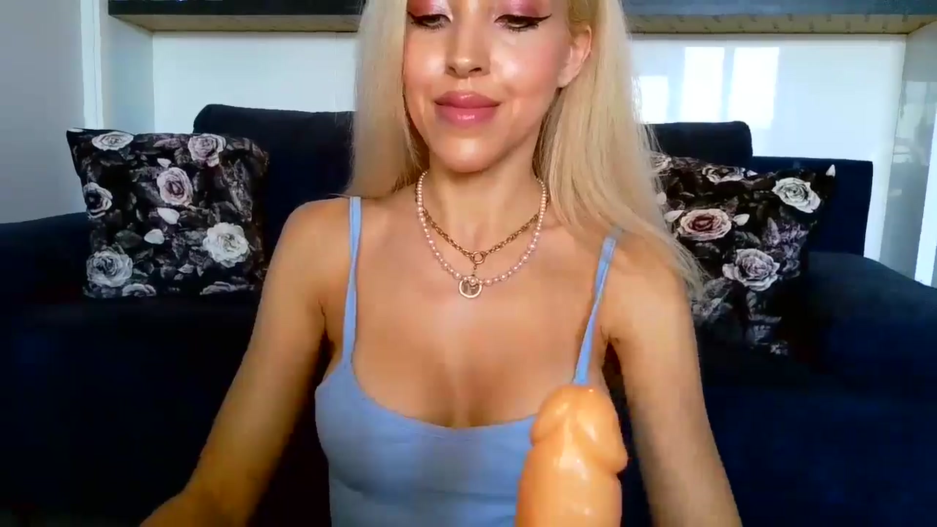 Gallery image thumbnail from Sexyblondi's myfreecams stream on, 06/01/2025, 13:14 image 10 of 20
