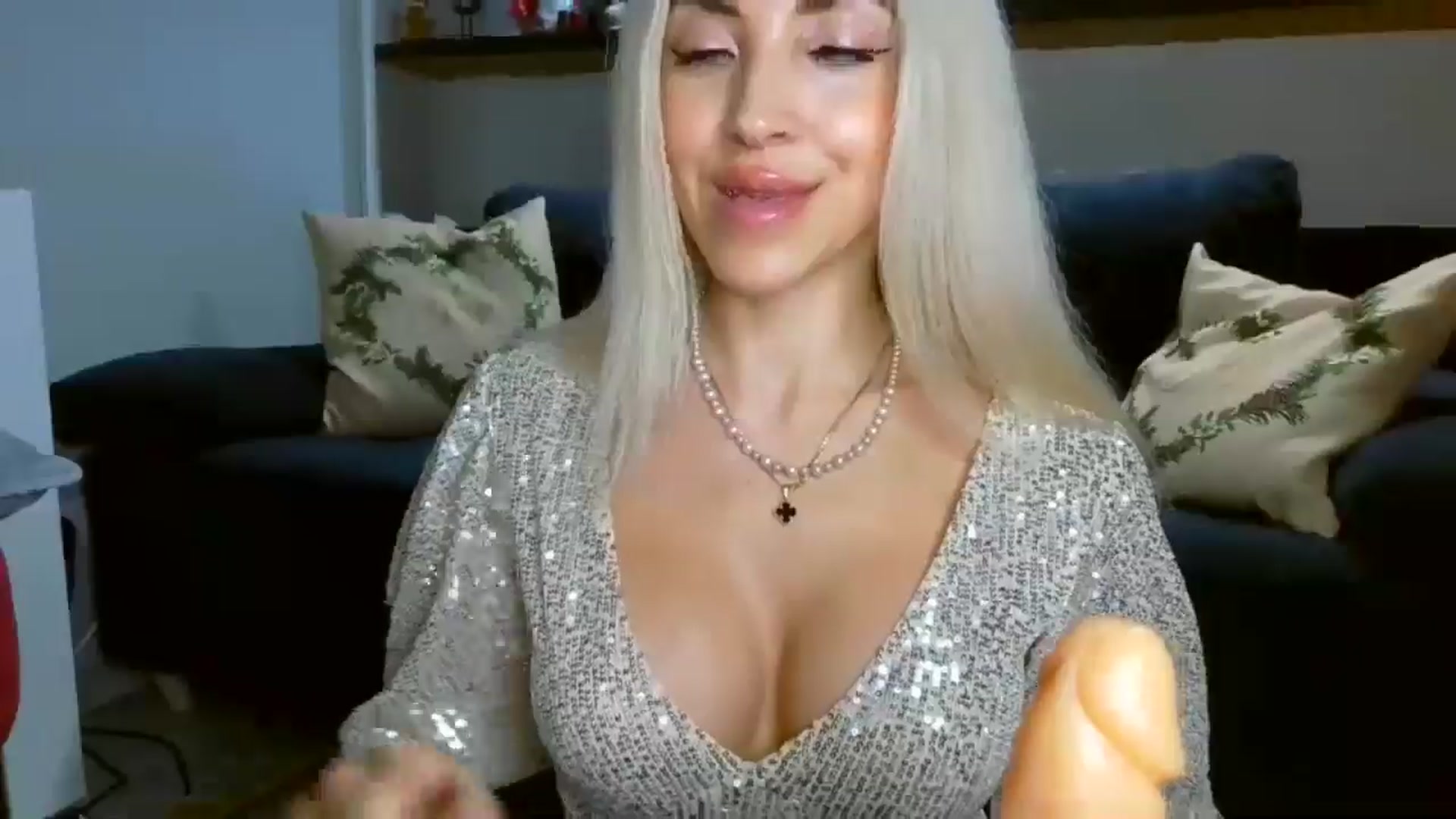 Gallery image thumbnail from Sexyblondi's myfreecams stream on, 12/25/2025, 19:05 image 16 of 20
