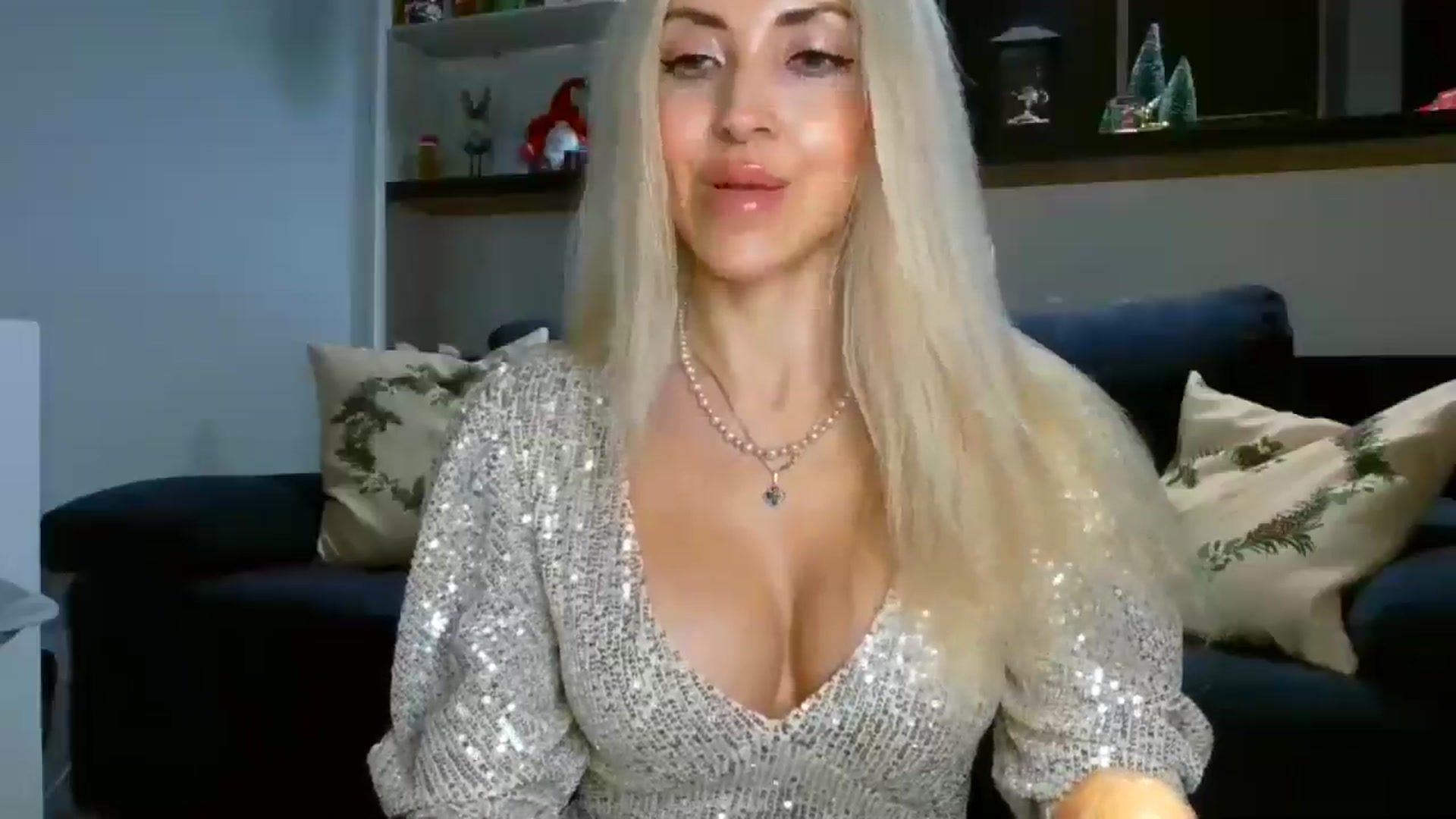 Gallery image thumbnail from Sexyblondi's myfreecams stream on, 12/25/2025, 19:05 image 12 of 20
