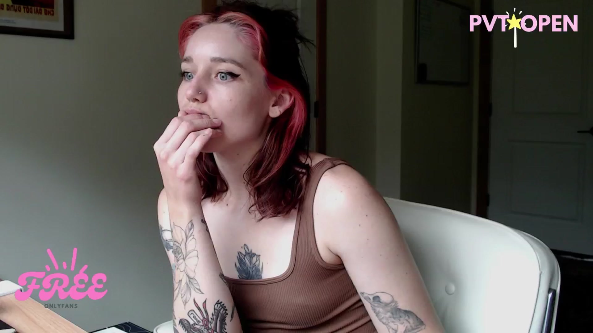 Gallery image thumbnail from Sexyblue2000's myfreecams stream on, 07/28/2025, 19:24 image 2 of 20
