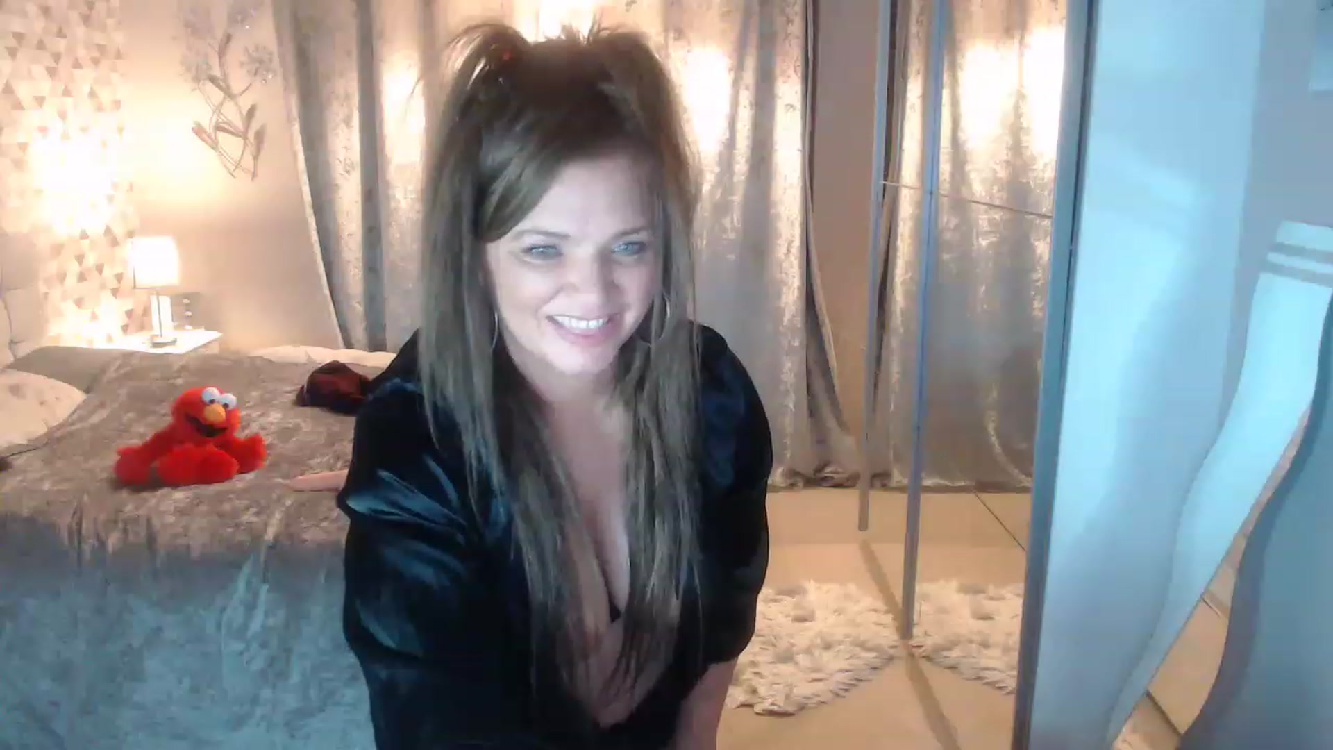 Gallery image thumbnail from Sexychicxxx's myfreecams stream on, 11/22/2022, 21:25 image 18 of 20