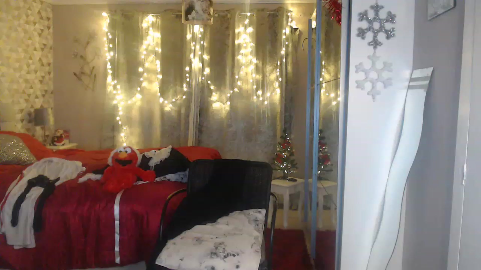 Gallery image thumbnail from Sexychicxxx's myfreecams stream on, 12/22/2022, 21:27 image 6 of 20