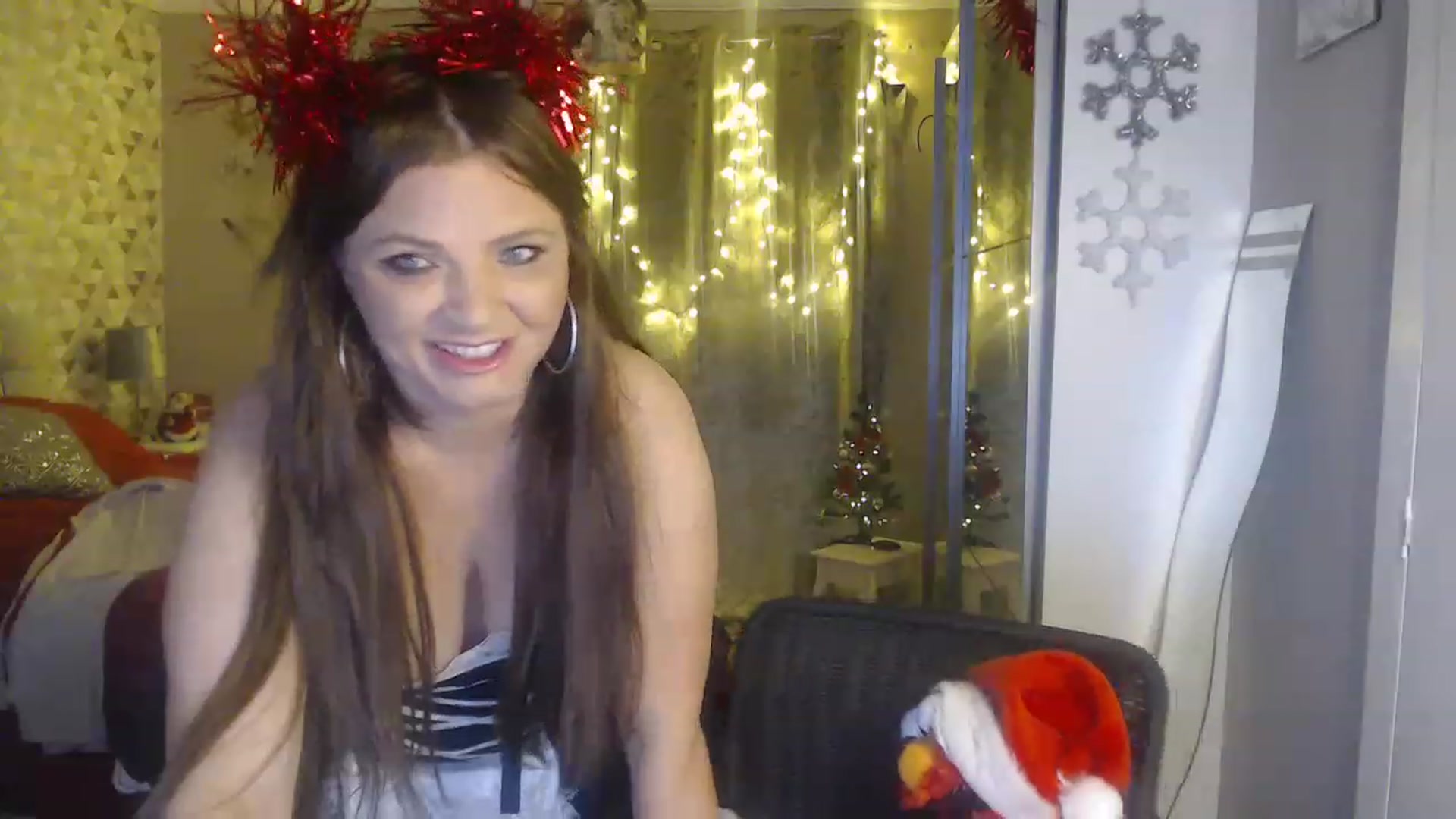 Gallery image thumbnail from Sexychicxxx's myfreecams stream on, 12/22/2022, 21:27 image 18 of 20