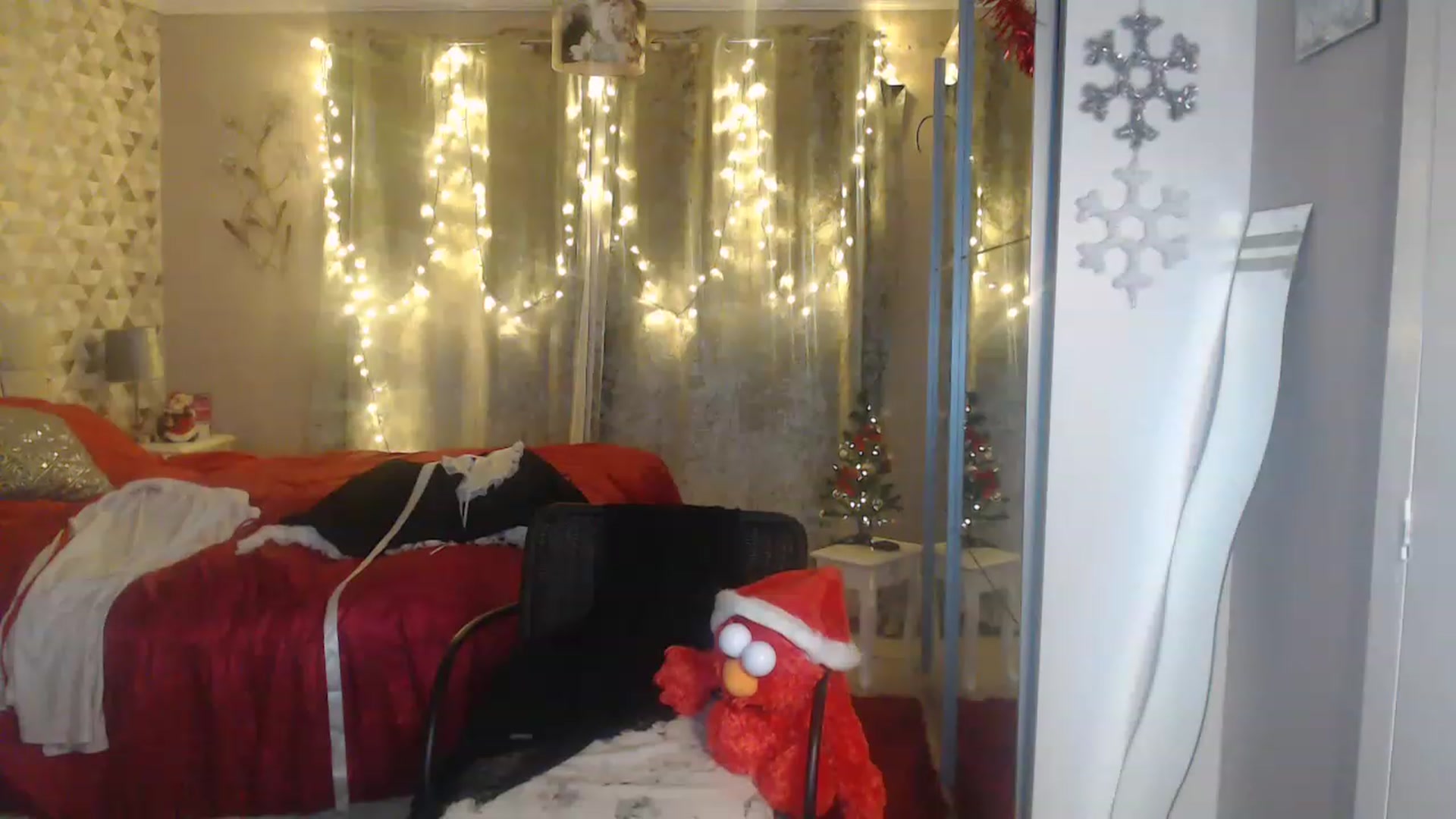 Gallery image thumbnail from Sexychicxxx's myfreecams stream on, 12/22/2022, 21:27 image 12 of 20