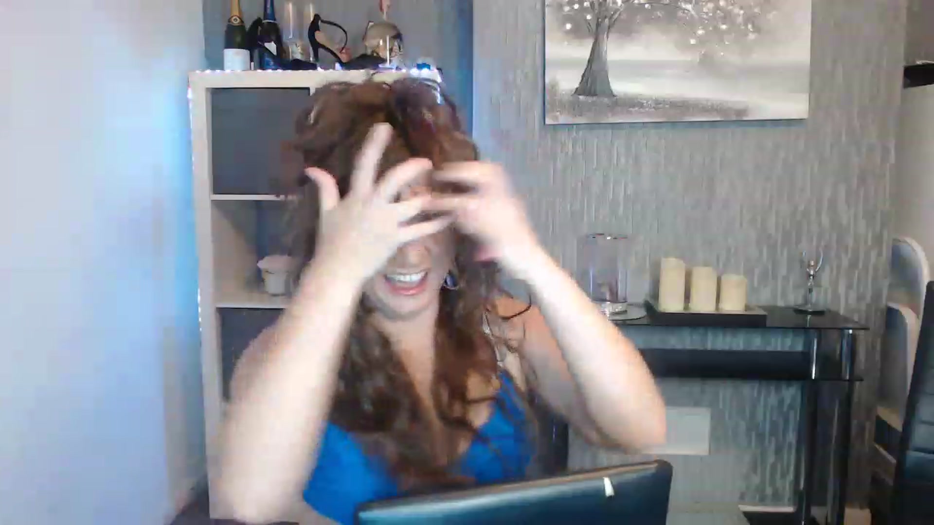 Gallery image thumbnail from Sexychicxxx's myfreecams stream on, 01/19/2023, 22:10 image 16 of 20