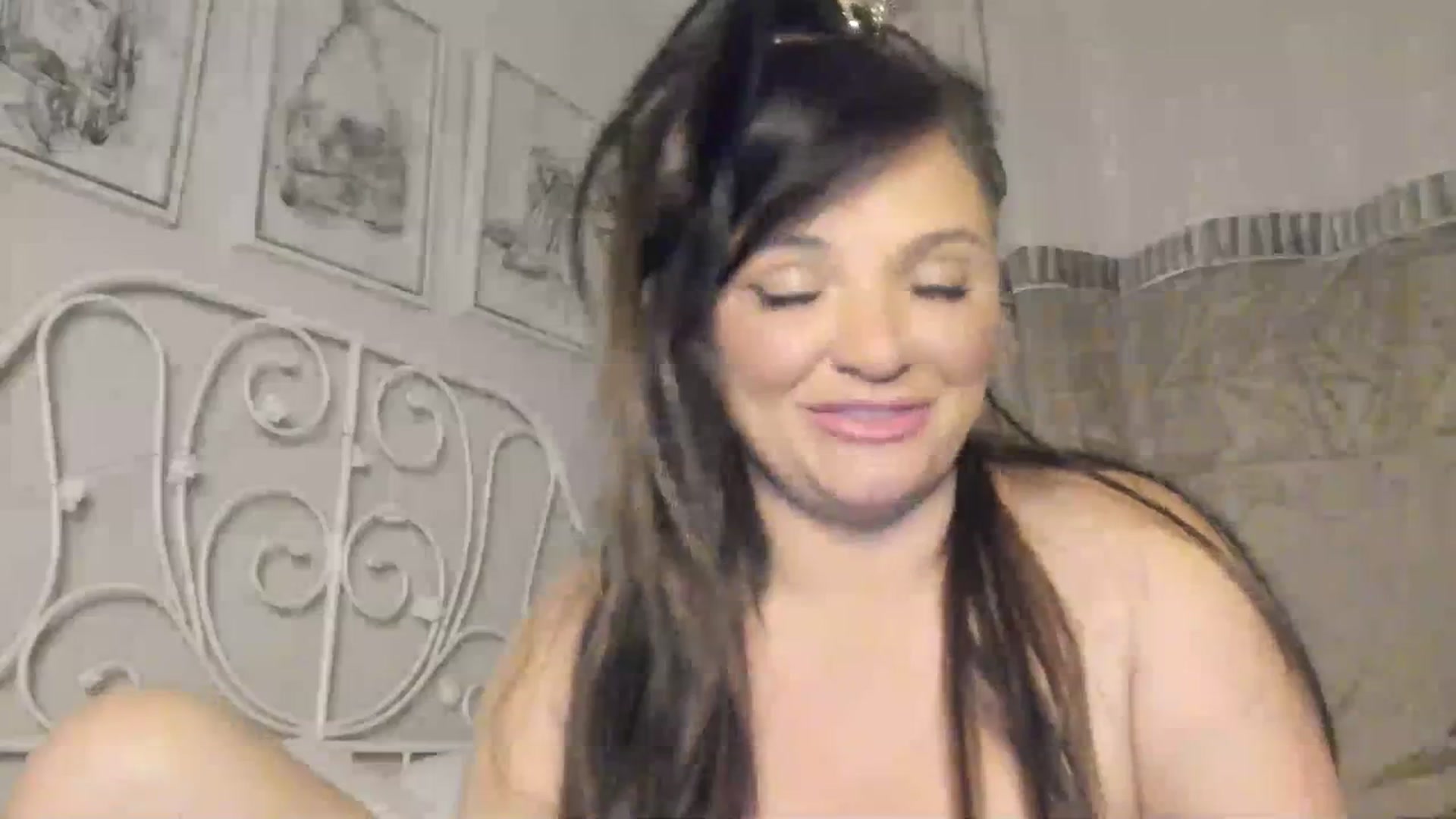 Gallery image thumbnail from Sexychicxxx's myfreecams stream on, 06/29/2023, 22:23 image 5 of 20