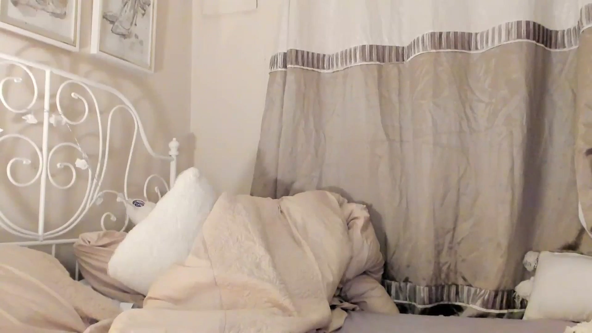 Gallery image thumbnail from Sexychicxxx's myfreecams stream on, 07/12/2023, 21:44 image 17 of 20