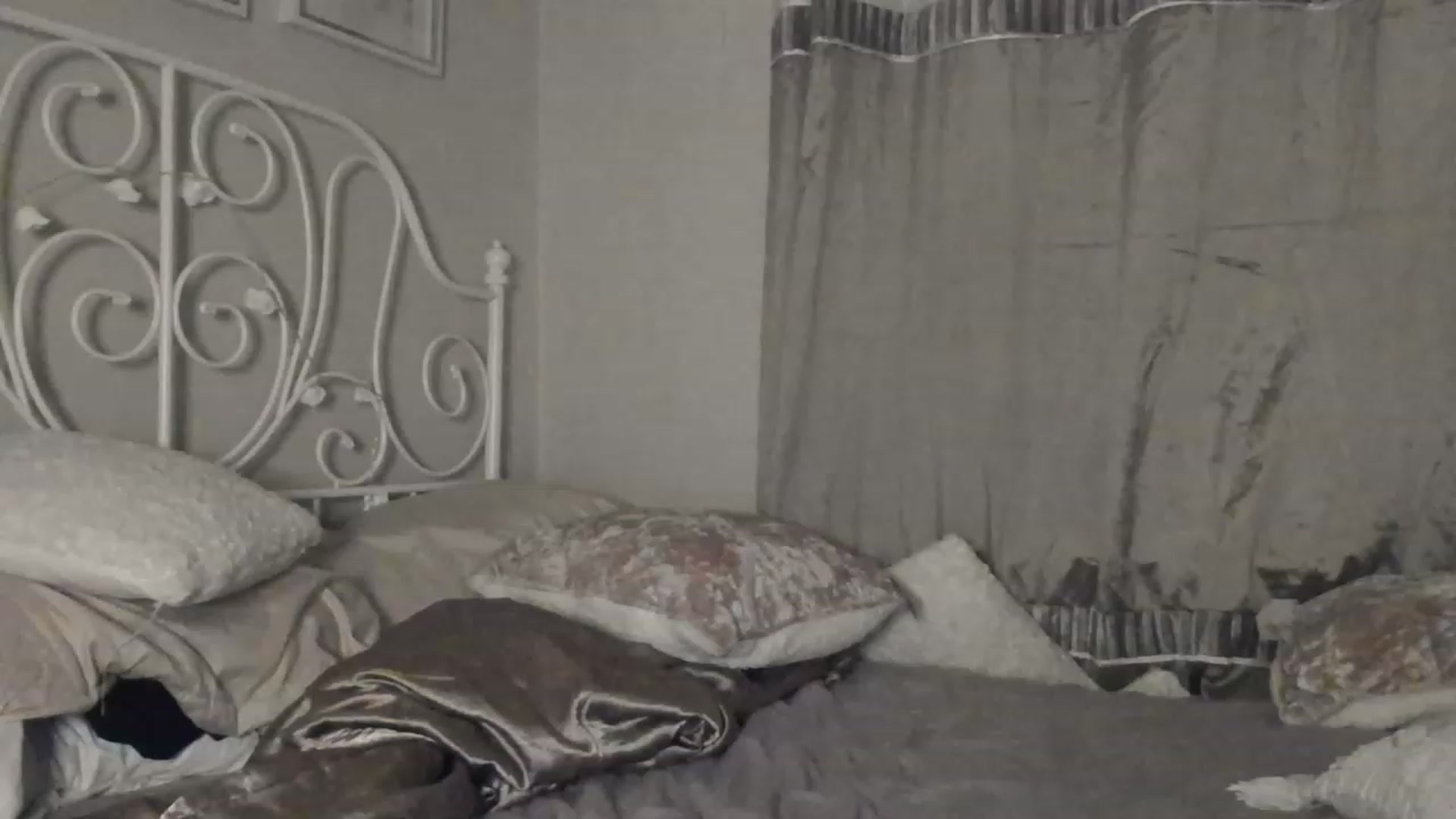 Gallery image thumbnail from Sexychicxxx's myfreecams stream on, 07/16/2023, 24:57 image 19 of 20