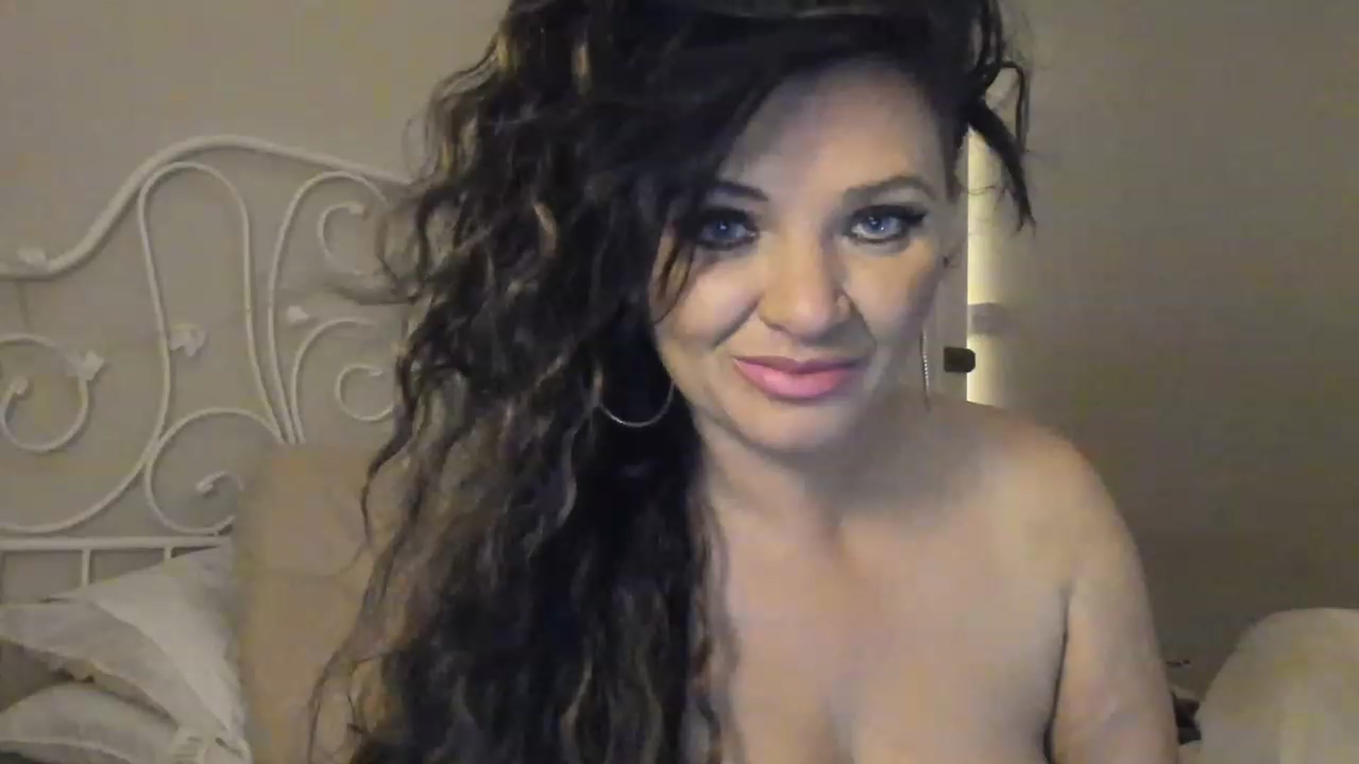 Gallery image thumbnail from Sexychicxxx's myfreecams stream on, 07/20/2023, 23:03 image 17 of 20
