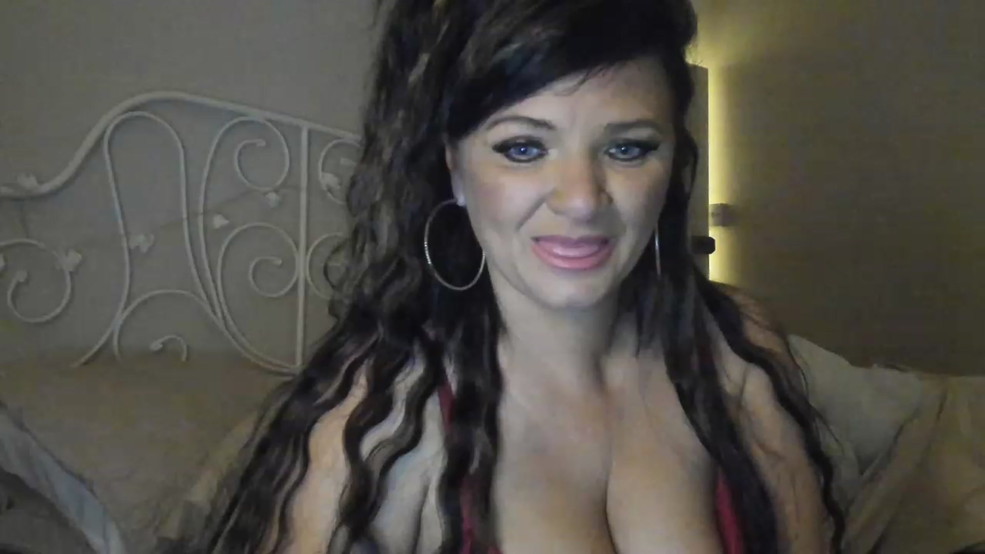 Gallery image thumbnail from Sexychicxxx's myfreecams stream on, 07/20/2023, 23:03 image 9 of 20