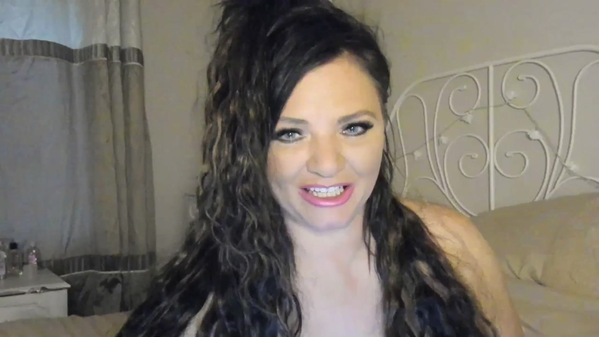 Gallery image thumbnail from Sexychicxxx's myfreecams stream on, 07/21/2023, 20:49 image 19 of 20
