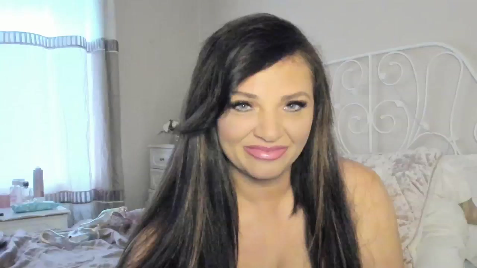 Gallery image thumbnail from Sexychicxxx's myfreecams stream on, 07/22/2023, 19:12 image 1 of 20