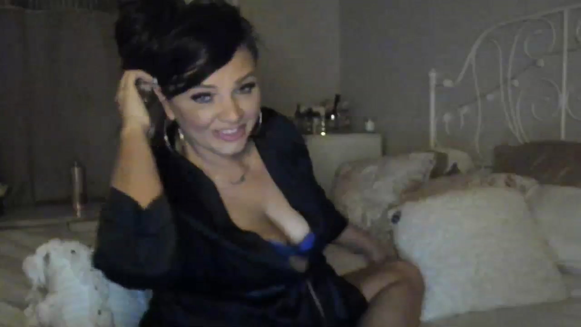 Gallery image thumbnail from Sexychicxxx's myfreecams stream on, 07/23/2023, 21:34 image 13 of 20