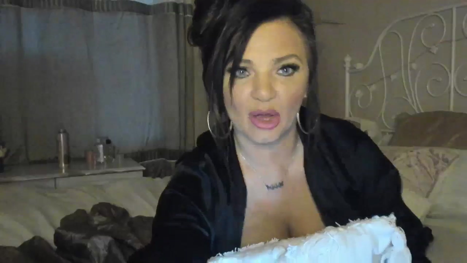 Gallery image thumbnail from Sexychicxxx's myfreecams stream on, 07/23/2023, 21:34 image 8 of 20