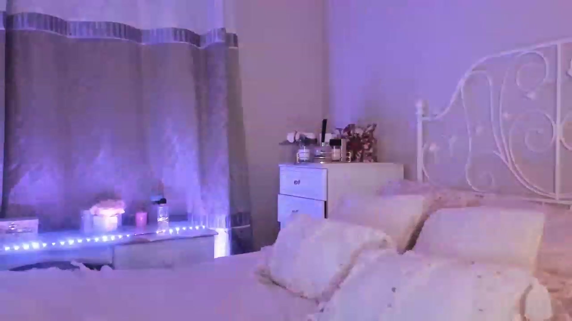 Gallery image thumbnail from Sexychicxxx's myfreecams stream on, 07/30/2023, 21:14 image 10 of 20