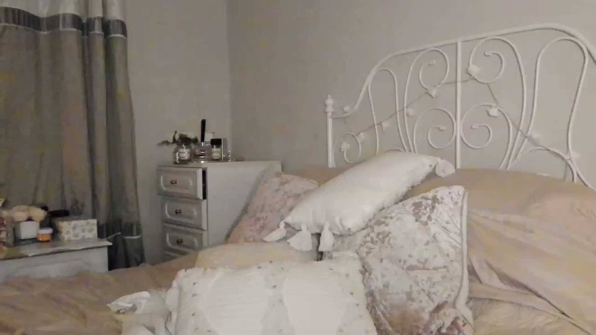 Gallery image thumbnail from Sexychicxxx's myfreecams stream on, 08/05/2023, 23:05 image 16 of 20