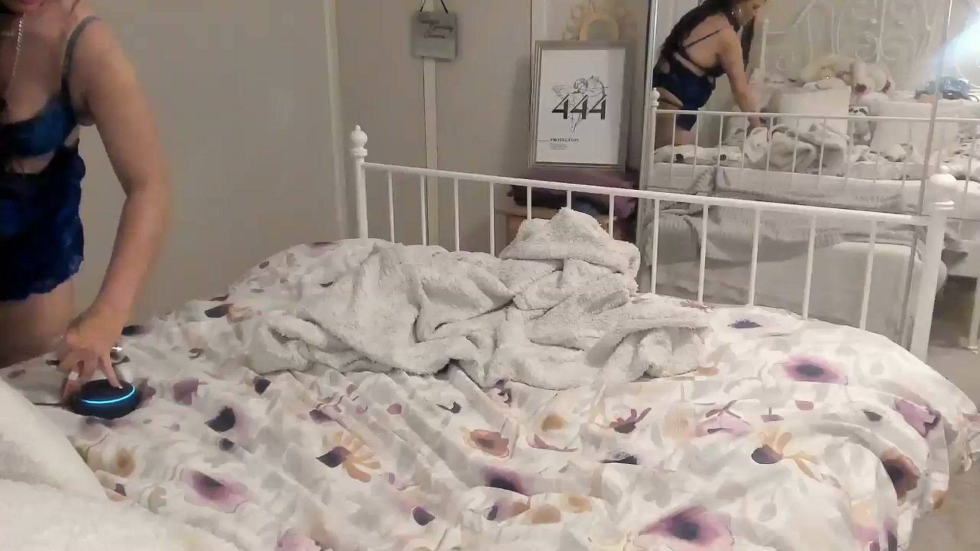 Gallery image thumbnail from Sexychicxxx's myfreecams stream on, 06/08/2024, 21:25 image 17 of 20