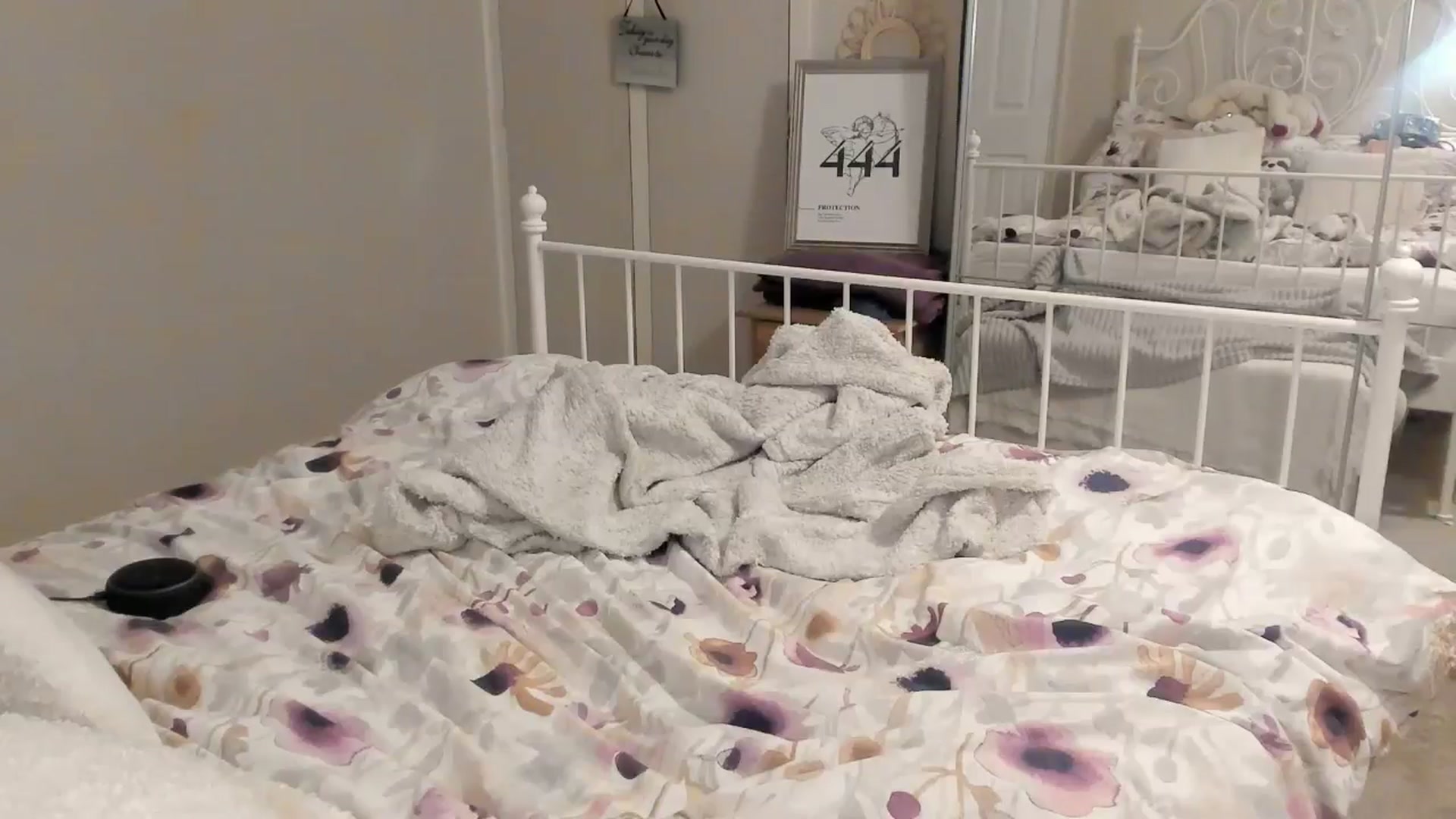 Gallery image thumbnail from Sexychicxxx's myfreecams stream on, 06/08/2024, 21:25 image 15 of 20
