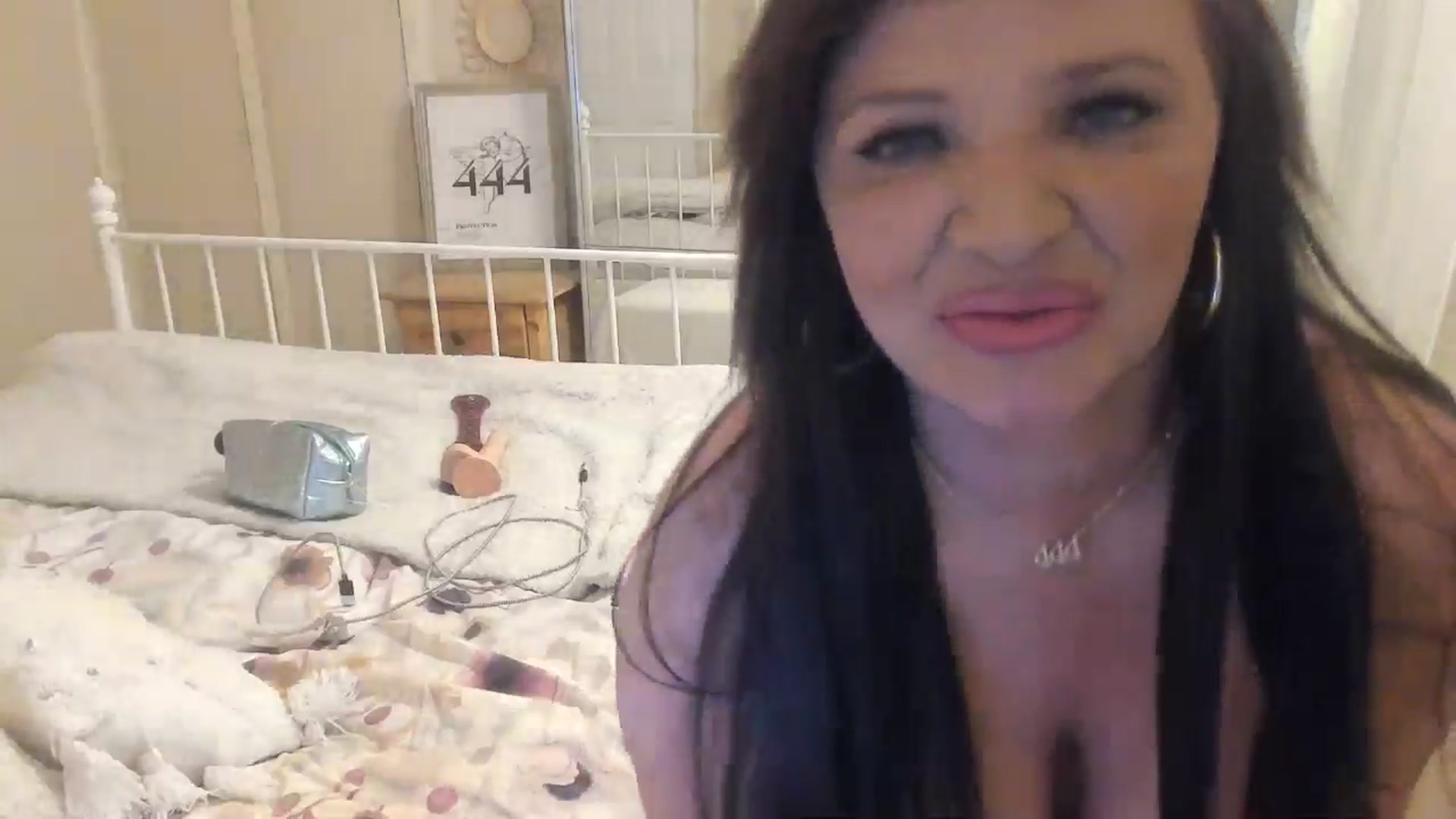 Gallery image thumbnail from Sexychicxxx's myfreecams stream on, 07/06/2024, 21:20 image 2 of 20